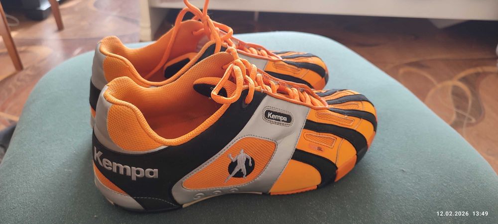 Продам кроссовки