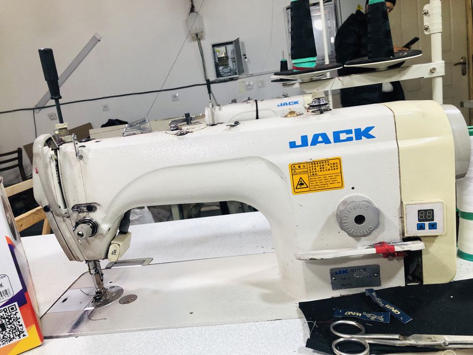 Jack tikuv mashinasi