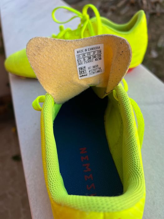 Мъжки обувки за футбол