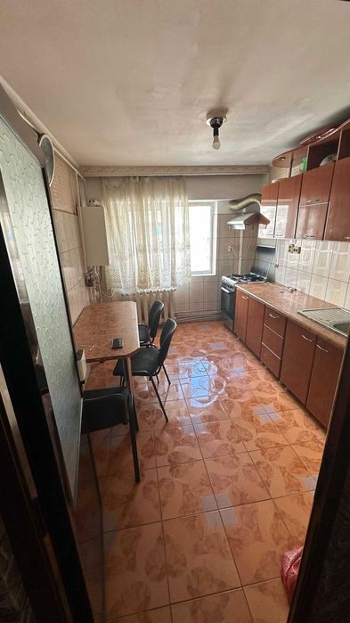 De închiriat: Apartament 3 Camere Decomandat – Ultra Central, Slobozia