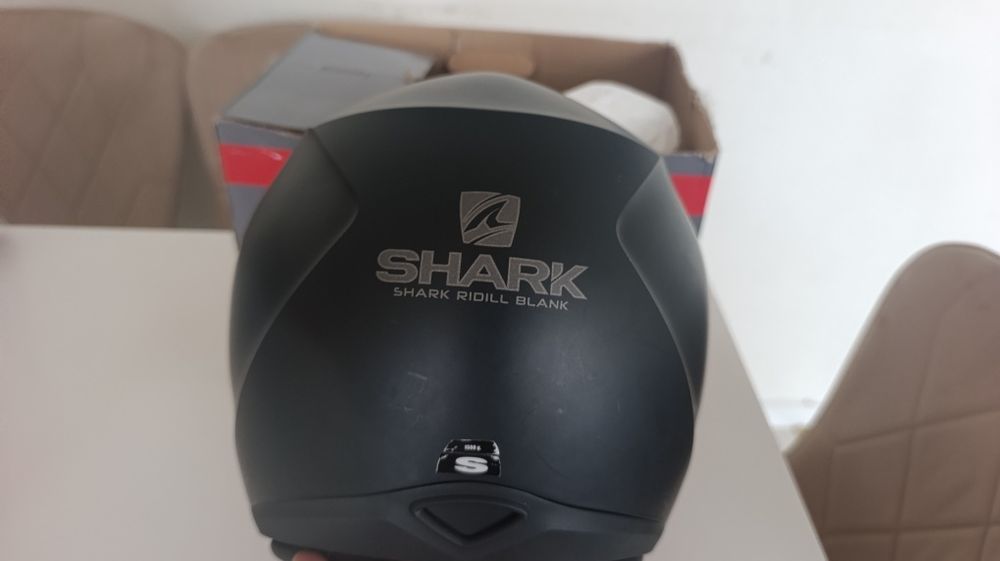 Vând  casca Shark
