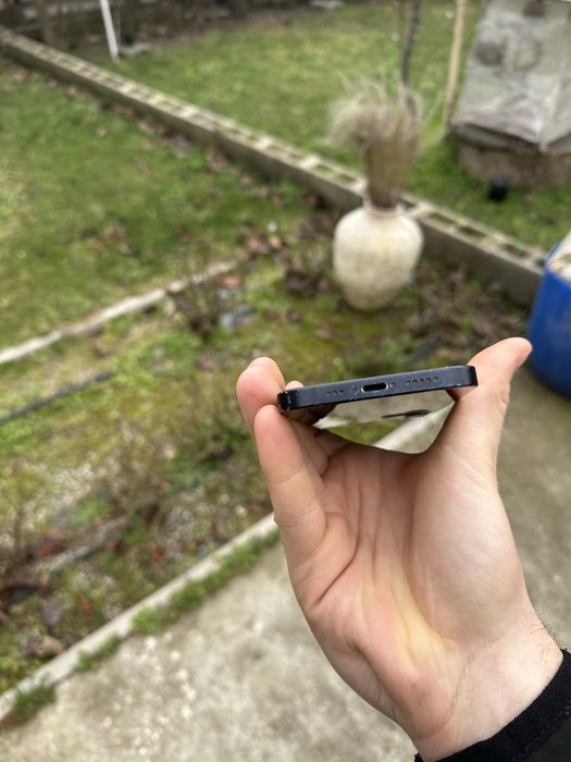 Продавам iPhone 12 – 128 GB, тъмно син