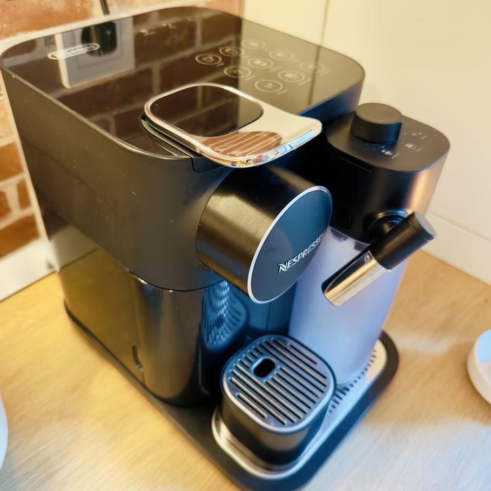 Espressor Nespresso Gran Lattissima Black