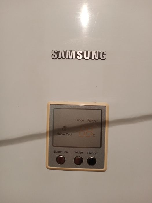 Холодильник Samsung