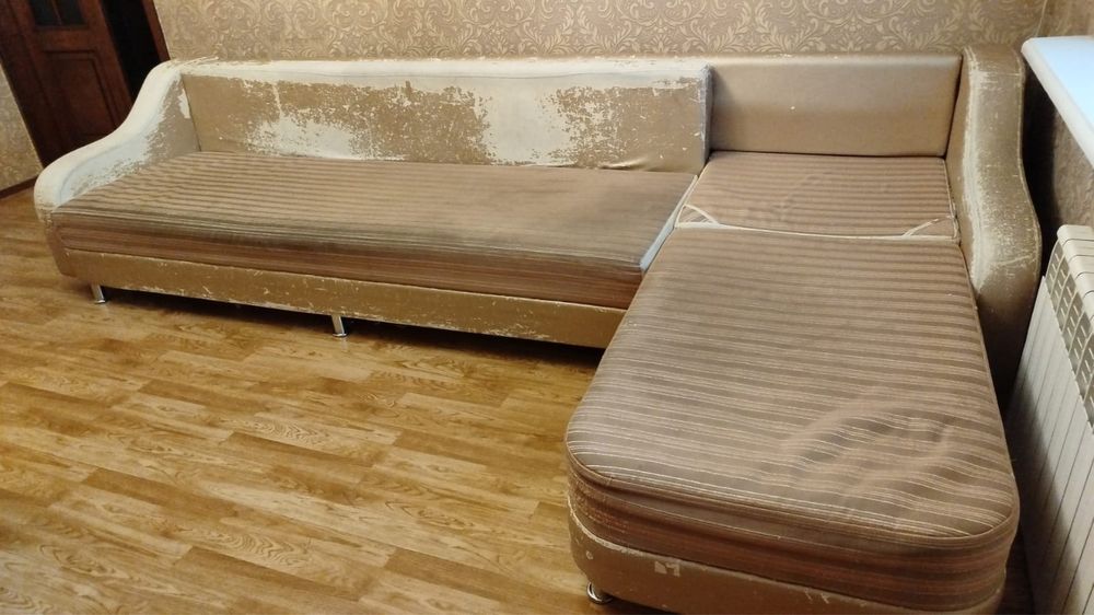 Диван б/у длина 3,5 метра.