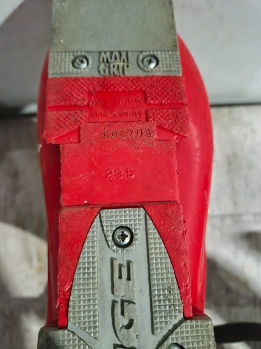 Продам Лыжи       .