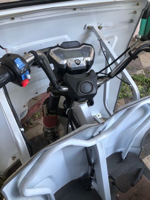 Motociclu tricicleta adulti Kuba T-08 2024