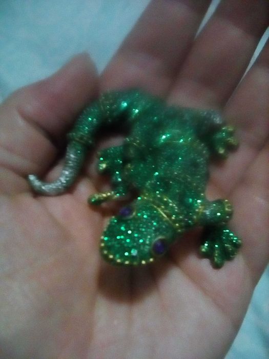 2 гипсови фигурки, една пластмасова