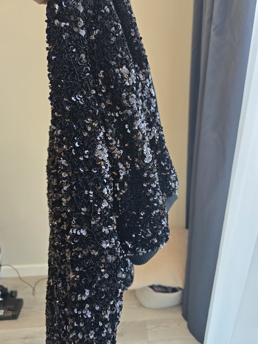 Черно яке на пайети Zara