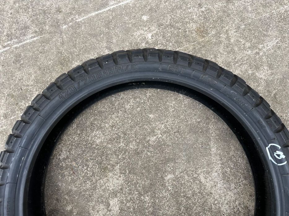 Гуми мото гума 120/70/19” METZELER 90/90/21” 120/90/19” MAXXIS