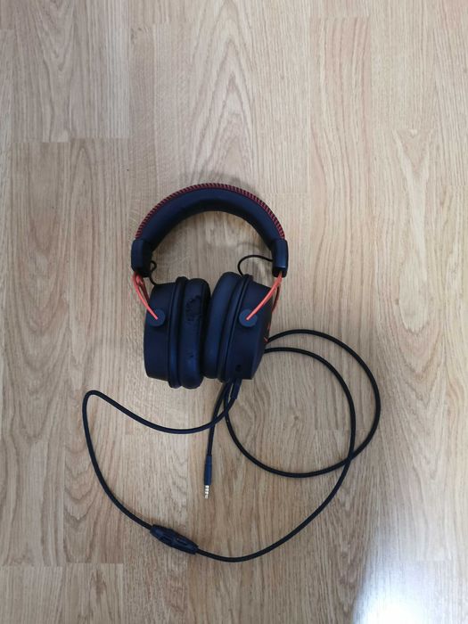 Casti gaming HyperX Cloud Alpha cu mici defecte