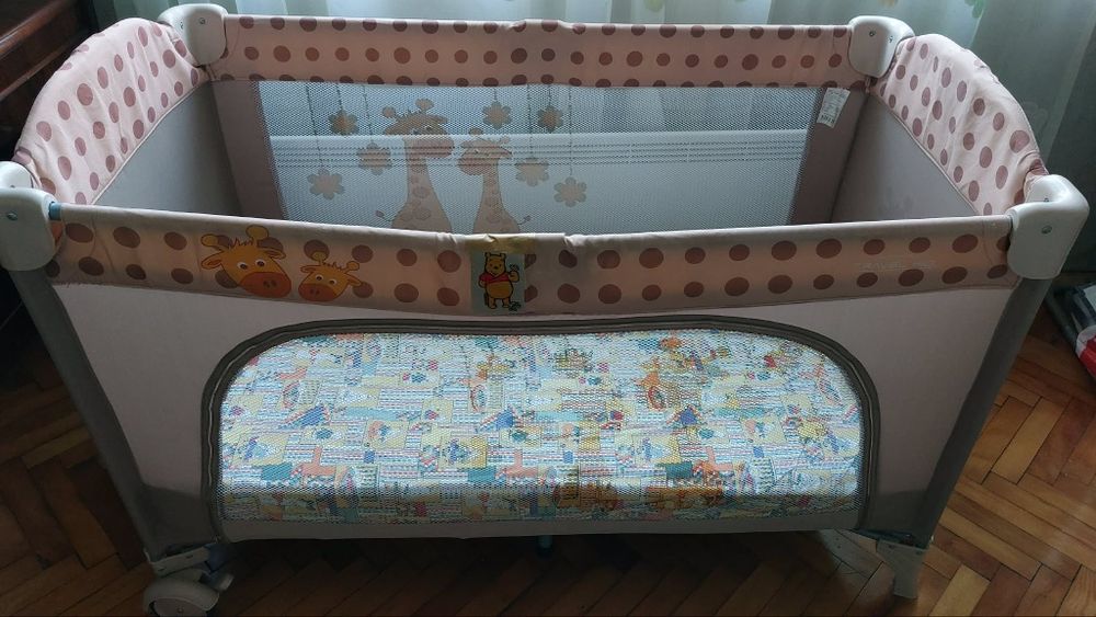 Сгъваема бебешка кошара + матрак, чаршафи и олекотена завивка