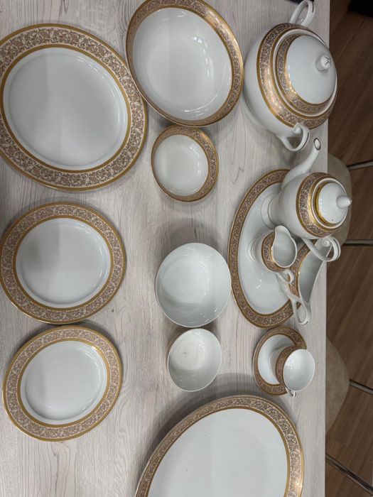 Сервиз на 24 персон