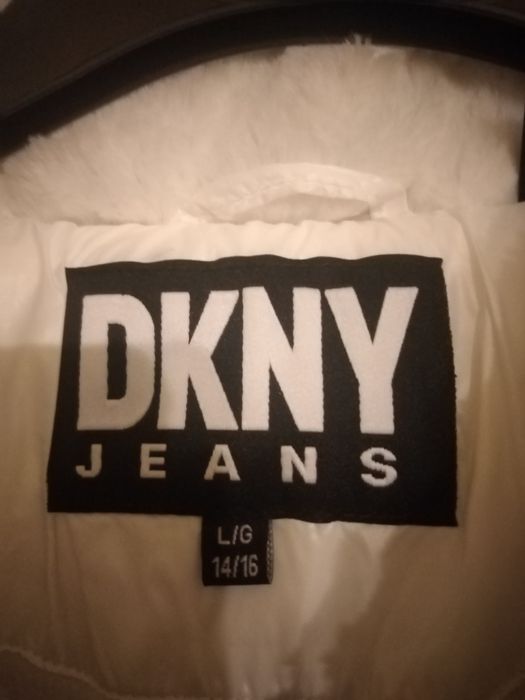 Зимно яке в бял цвят DKNY