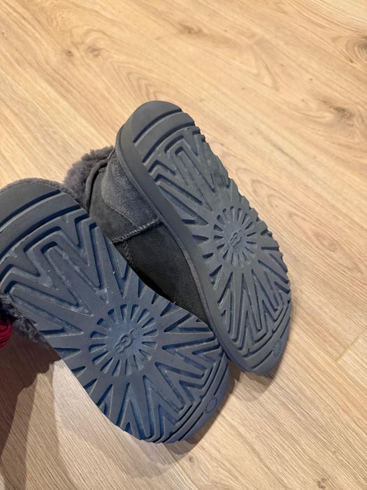 Ghete UGG originale din piele întoarsă gri, stare foarte bună
