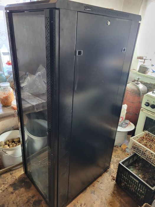 Продам сетевой шкаф