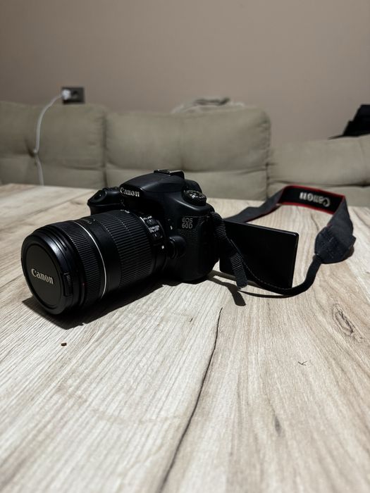 Фотоапарт CANON  EOS 60D с обектив CANON EFS 18-135 + ПОДАРЪК