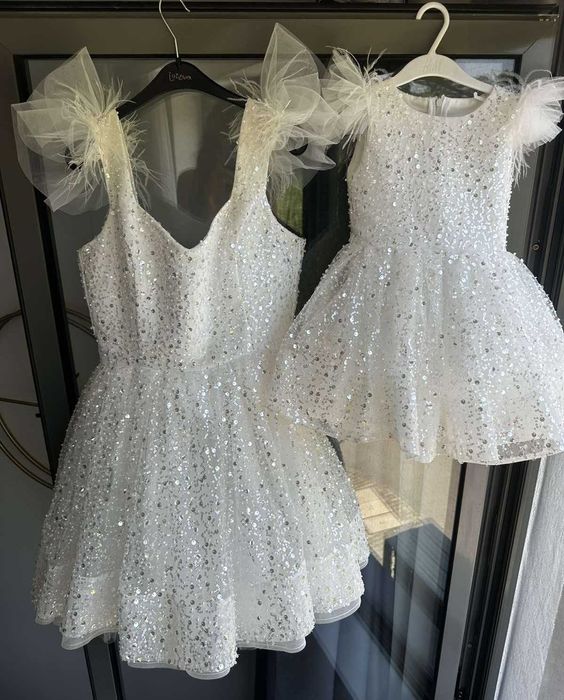 Дамска бяла рокля с блестящ ефект за кръщене/сватба, еднакви рокли