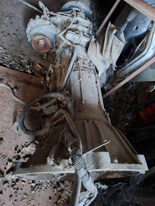 Продавам скоростна кутия и раздатка за Нисан Патрол 3,0 TDi 2002г. 4*4