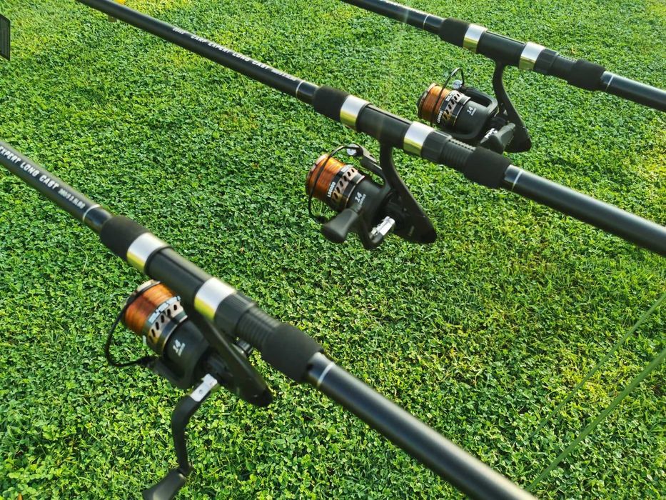 Комплект три шарански въдици с 6 лагера и влакна . НОВИ !