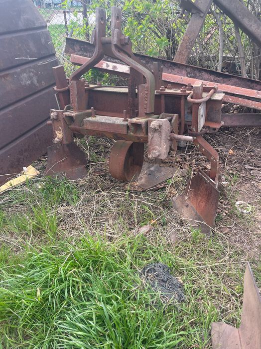 Плуг за лозя УНЛМ