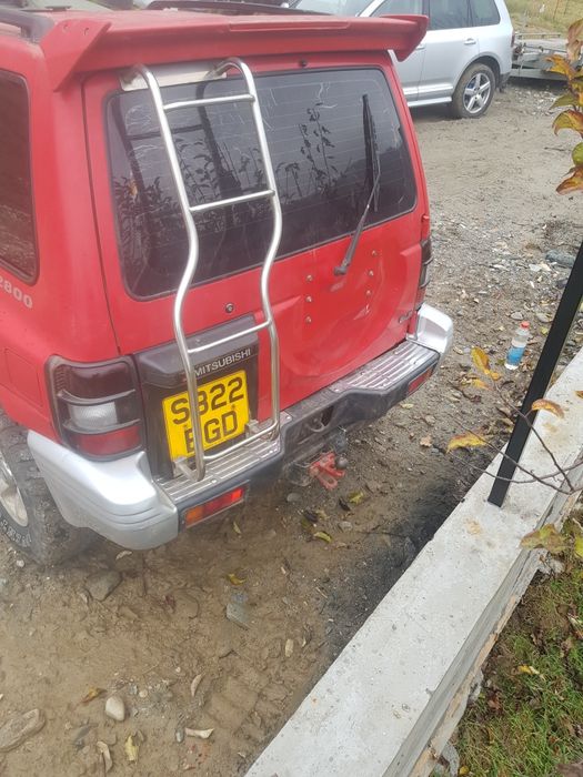 Dezmembrez mitsubishi pajero shogun motor 2.8 cutie manuală