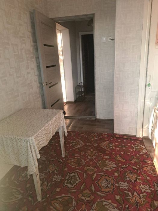 1 комнатная с мебелью и техникой в центре Чирчика