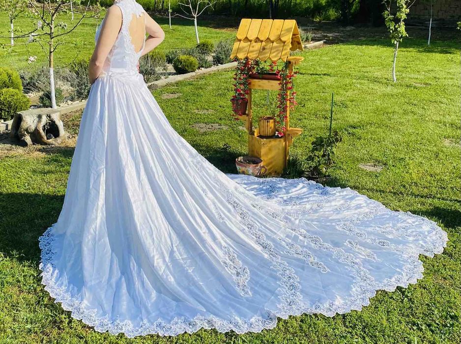 Стилна , елегантна булчинска рокля, размер S- М.