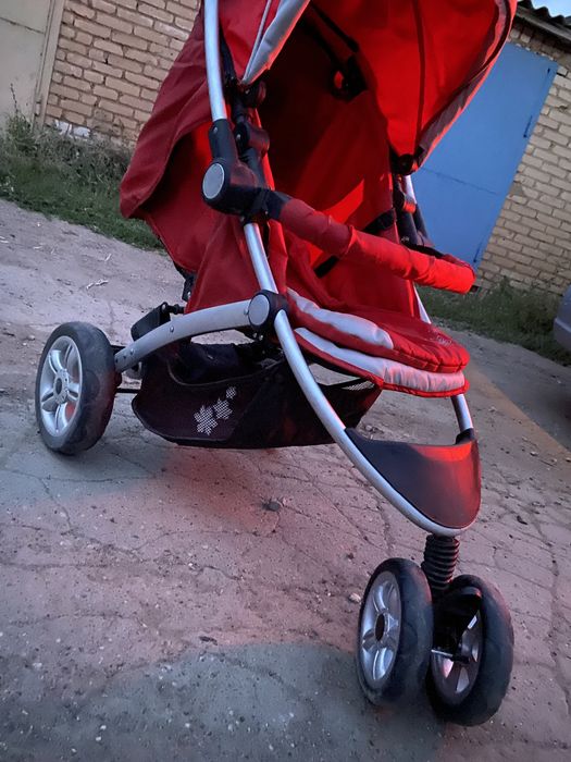Продам прогулочную коляску