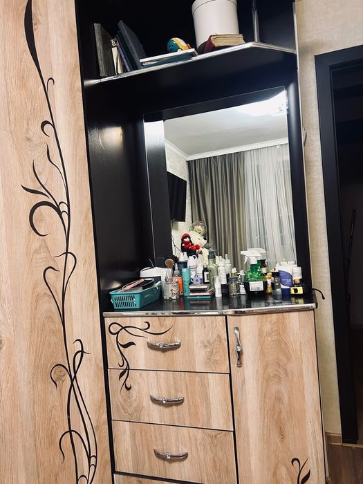 Угловой шкаф для спальни