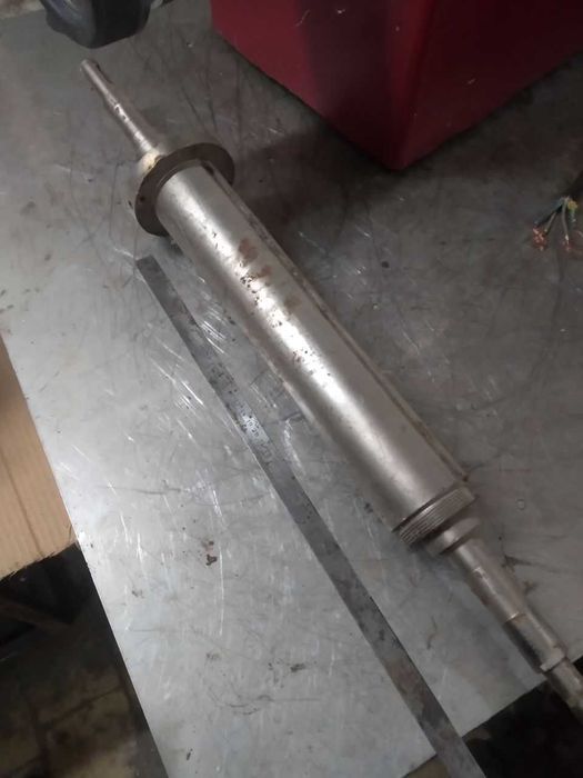 Вал для производственных нужд. Размеры в описании.