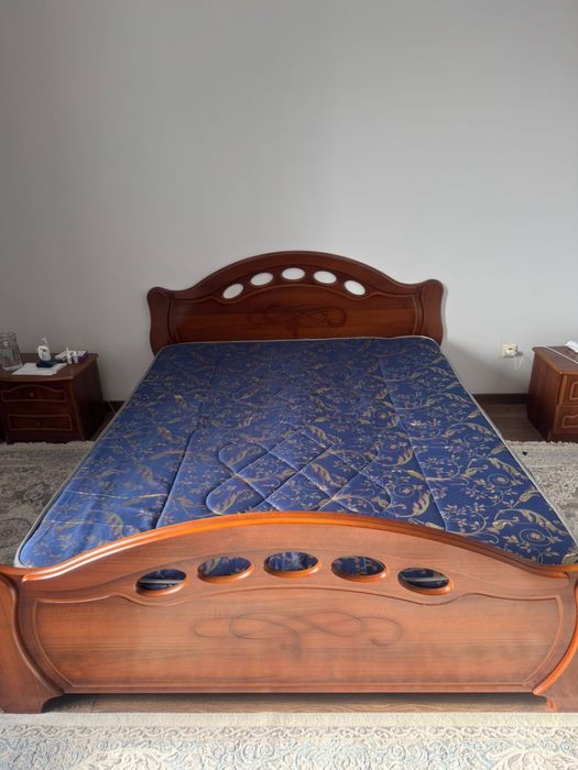 Кровать с тумбами