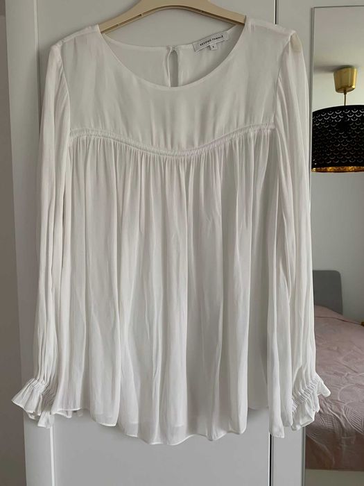 Vând haine de damă purtate, în stare foarte bună. Branduri diverse.