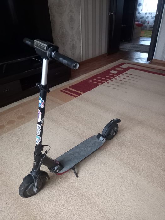Продаю электросамокат GT E-Scooter black