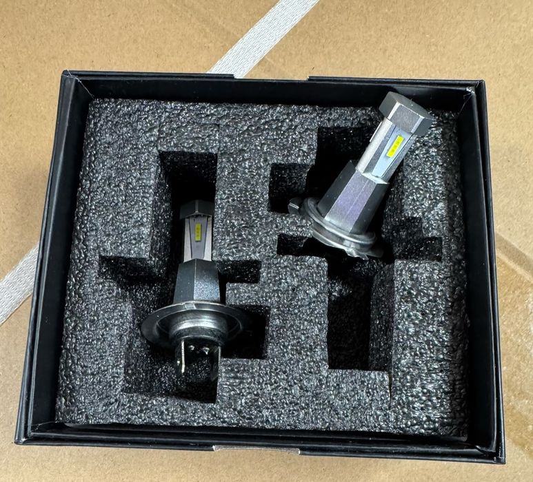 : Set 2 Becuri Auto LED H4  (Fază Scurtă / Lungă