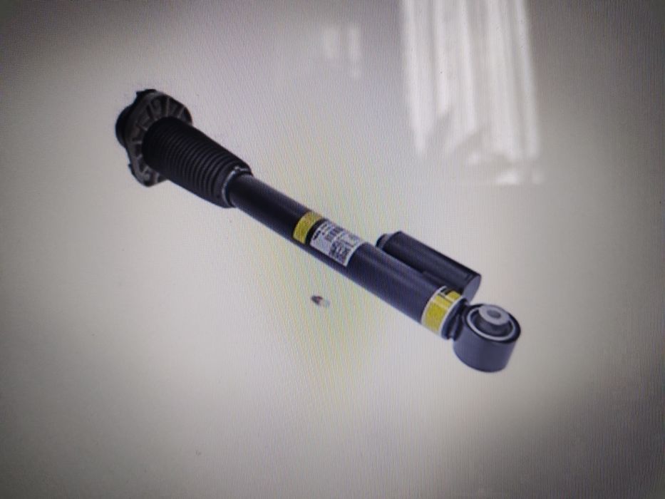 Задний амортизатор на Range Rover 405