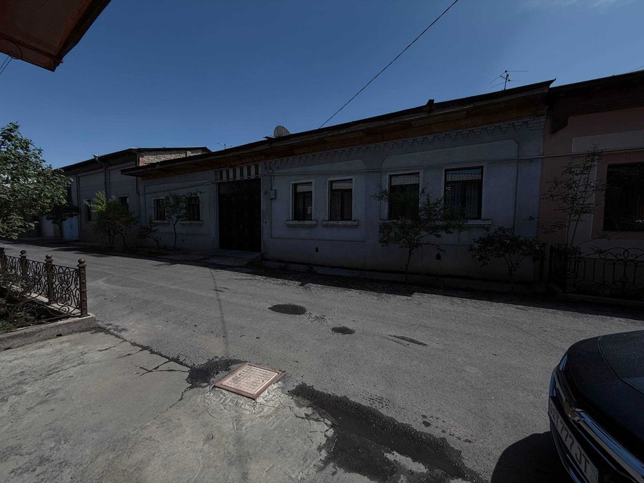 СРОЧНО!! Продается участок в Яшнабаде 6 соток 5 ком улица Киргизбойота