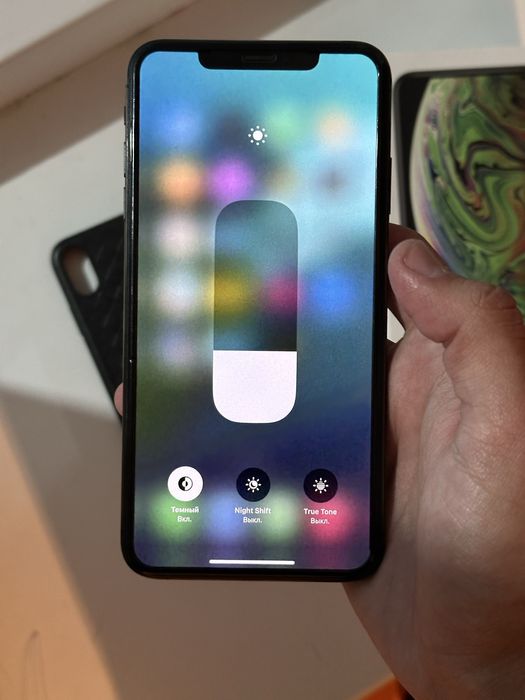 Продается iPhone Xs max с коробкой