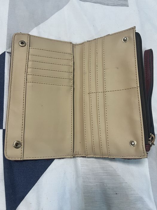 Оргинално портомоне Guess