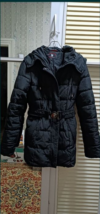 Куртки и пуховики длинные и короткие