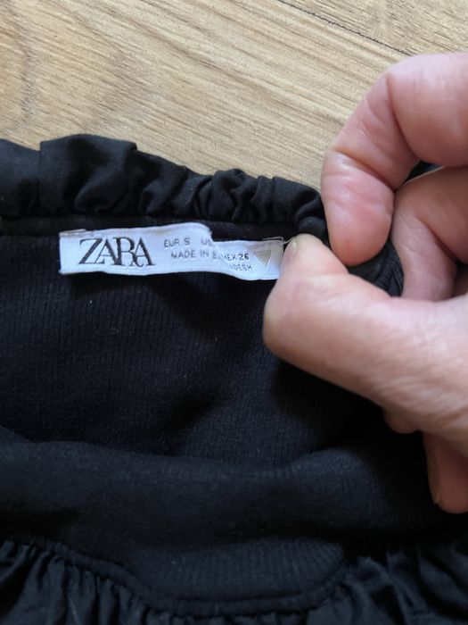 Рокля Zara ,еластична с паднали рамене