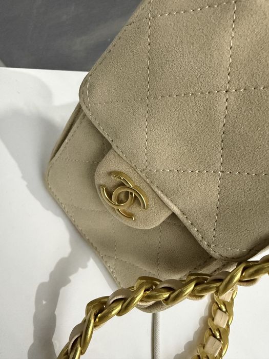 Дамска велурана чанта Chanel