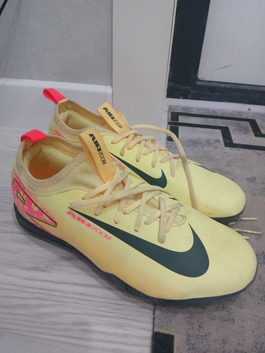 Продам сороконожки Nike