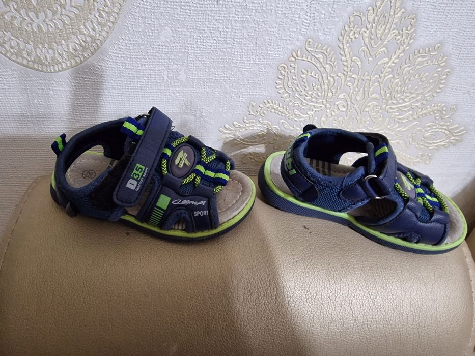 Продам детскую обувь