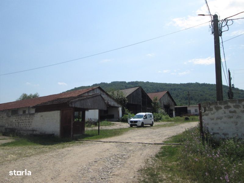 Teren agricol de 12 579 mp si contructii 5 161 mp