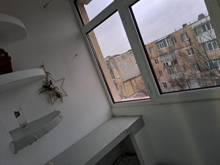 Închiriez apartament