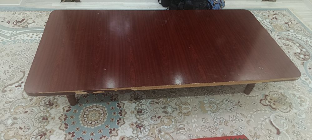 Жер үстелі, қонақ үстелі