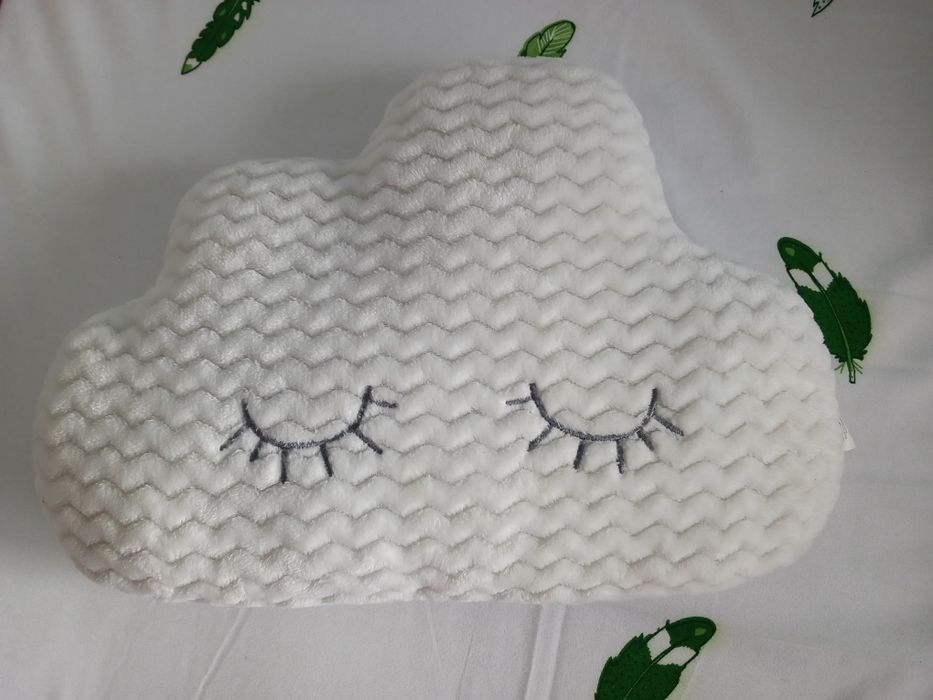 Pernă norișor cu ochi