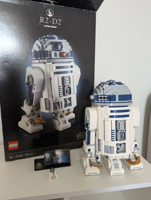 Оригинал Lego star wars R2D2 на 2314 деталей.