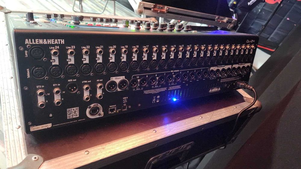 Oferta: Vand mixer digital Allen & Heath QU-24 profesional